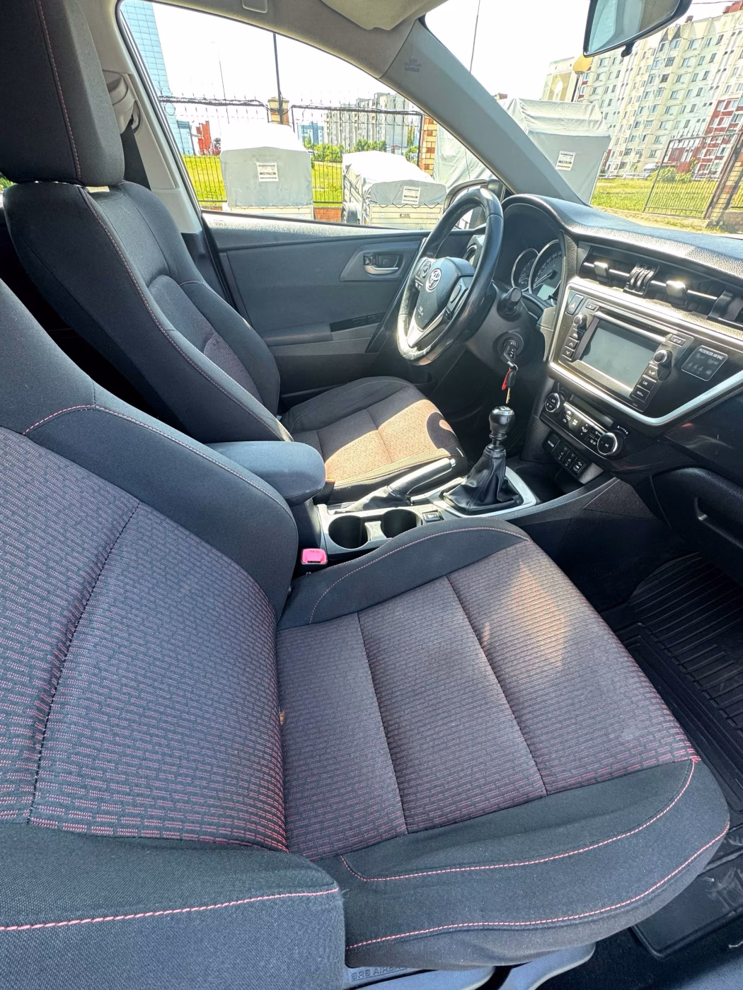 Toyota Auris фото 13