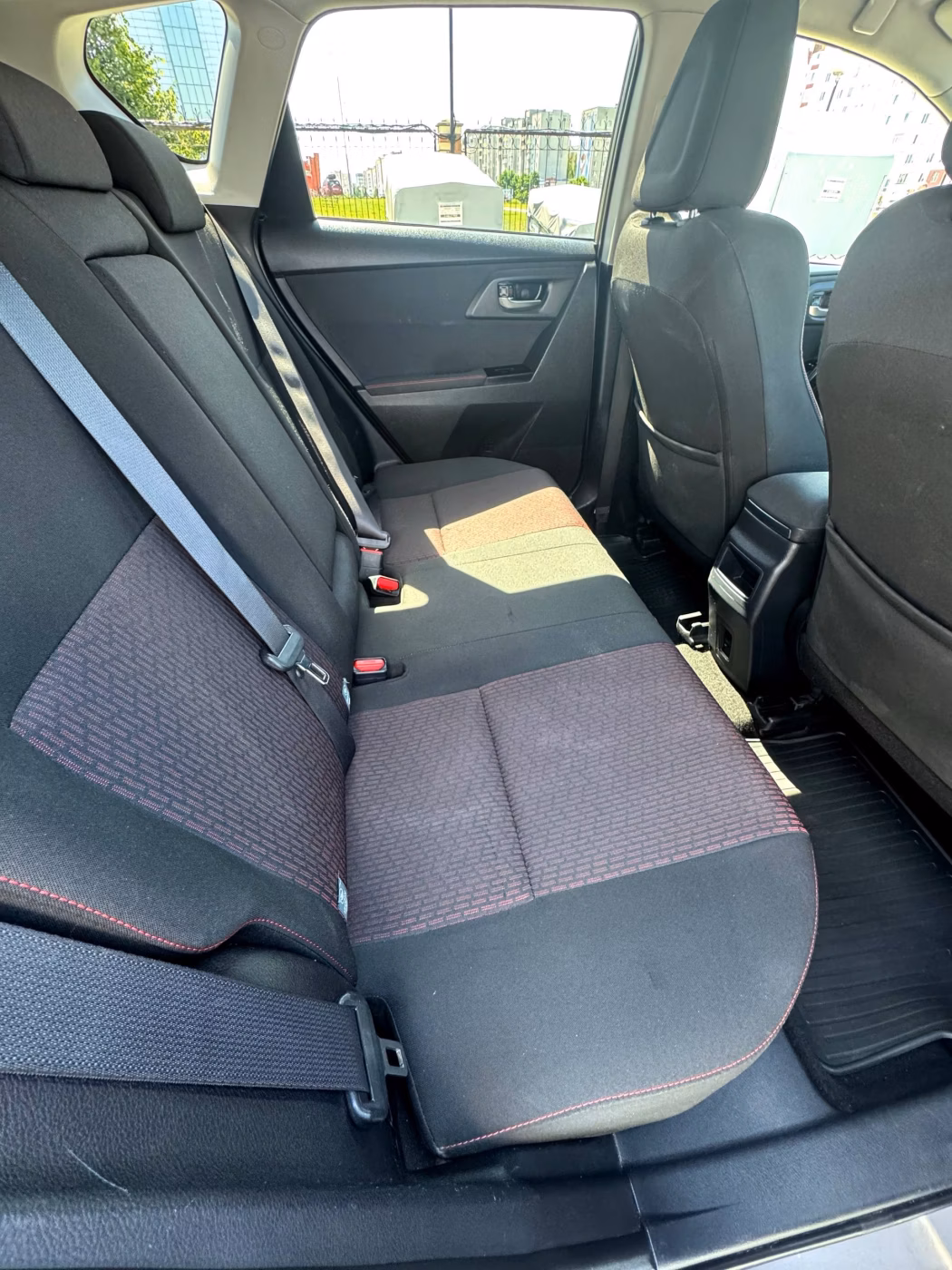 Toyota Auris фото 14