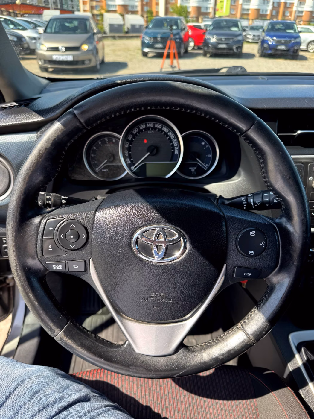 Toyota Auris фото 16