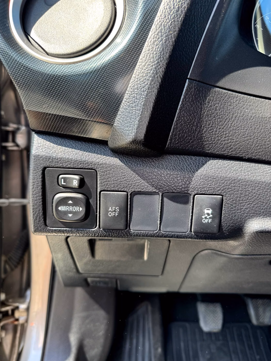 Toyota Auris фото 17