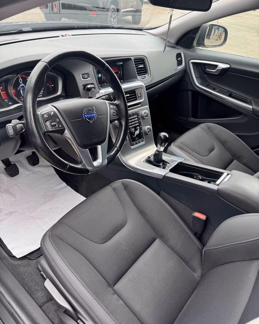 Volvo V60 фото 10