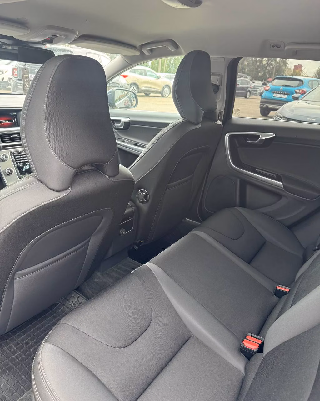Volvo V60 фото 11