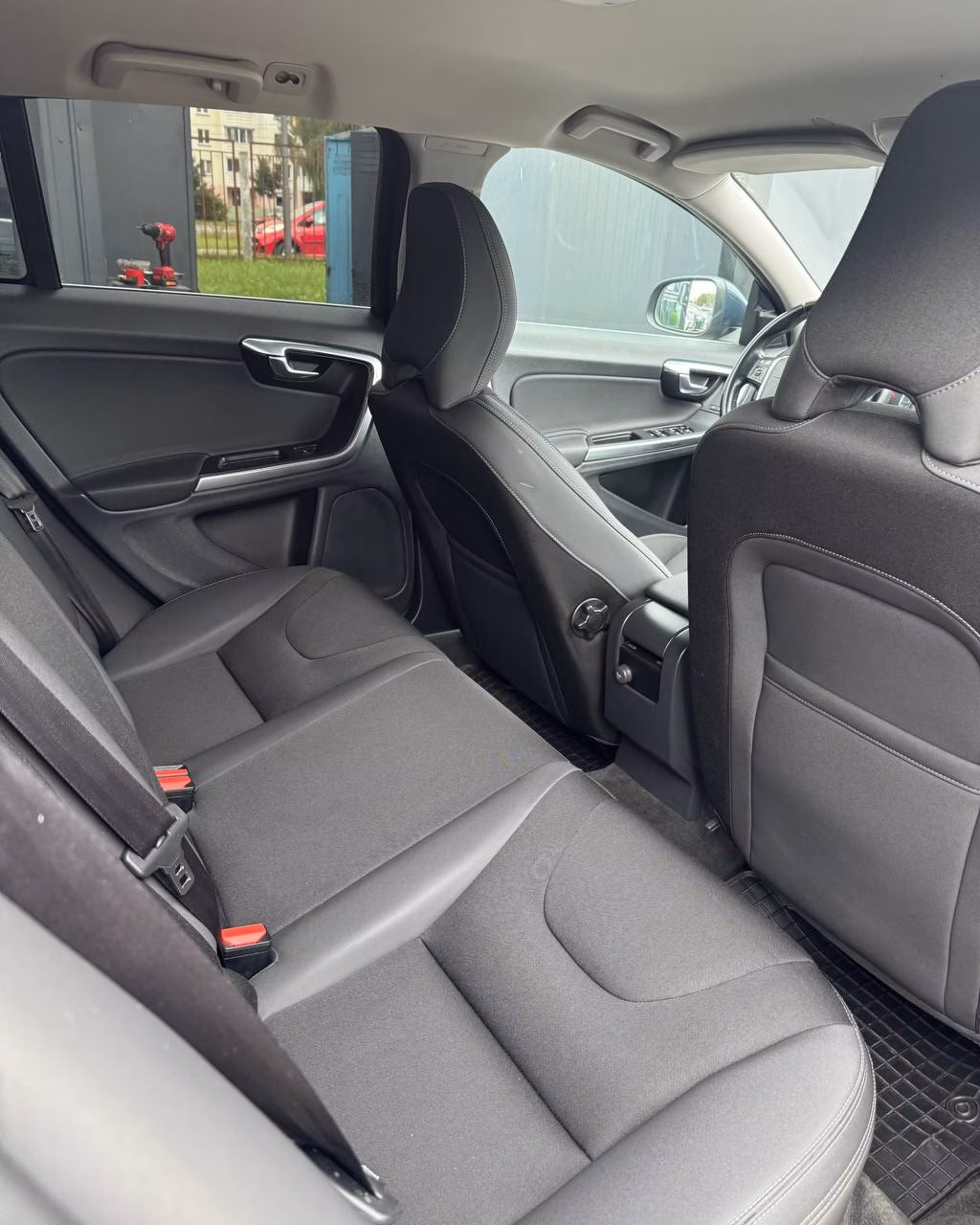 Volvo V60 фото 12