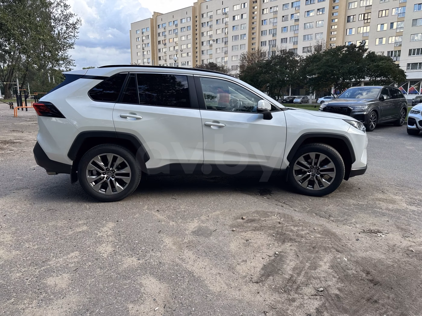 Toyota RAV4 фото 9