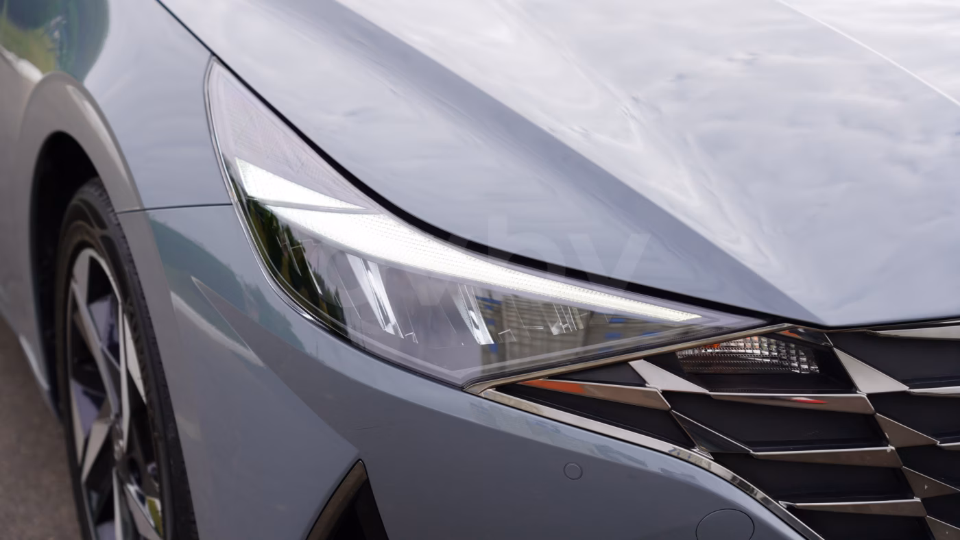 Hyundai Elantra фото 5