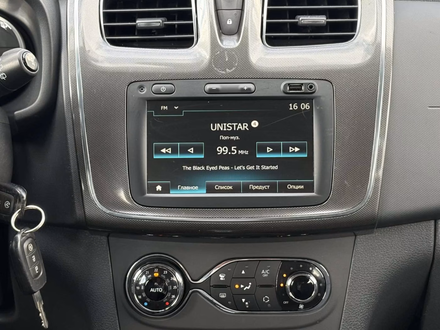 Renault Sandero Stepway фото 12
