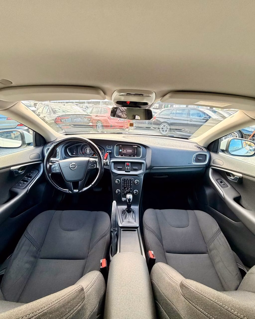 Volvo V40 фото 9