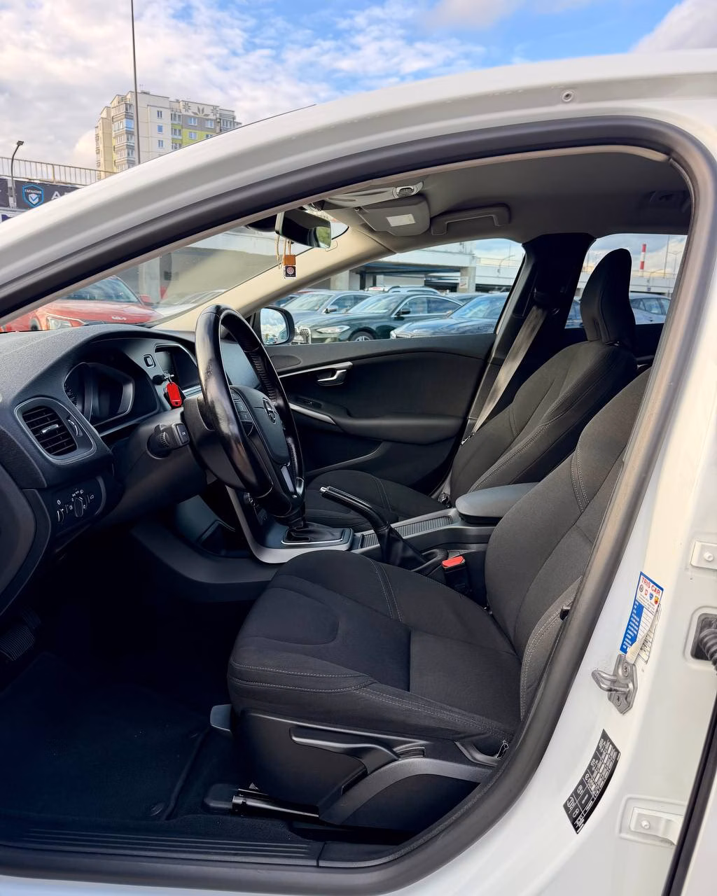 Volvo V40 фото 10