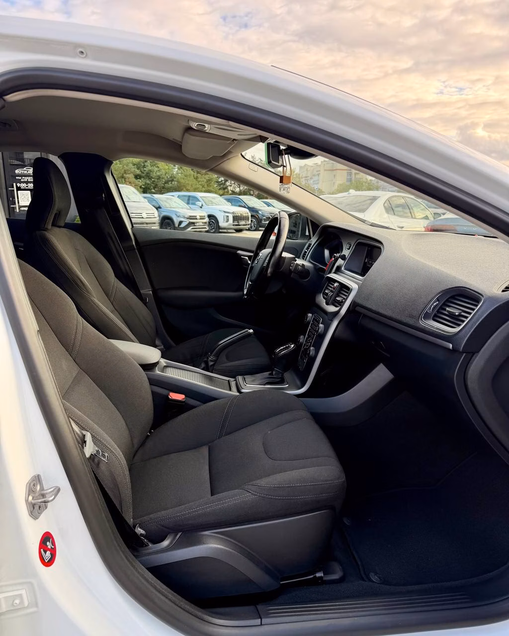Volvo V40 фото 13