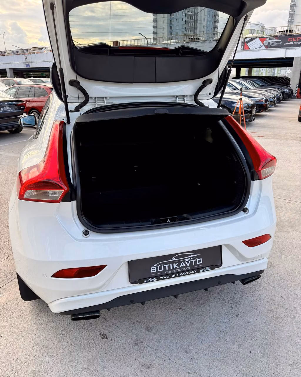 Volvo V40 фото 14