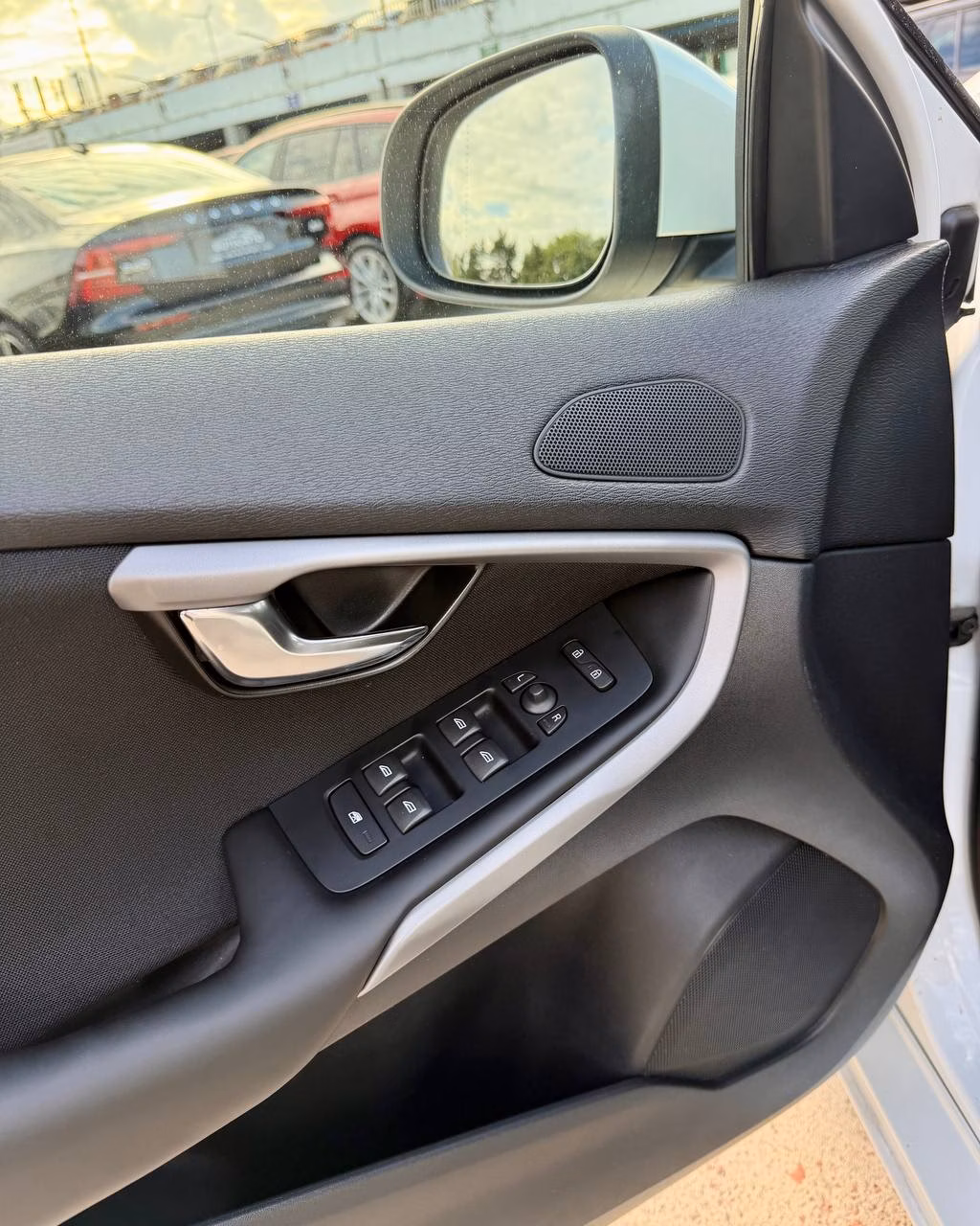 Volvo V40 фото 15