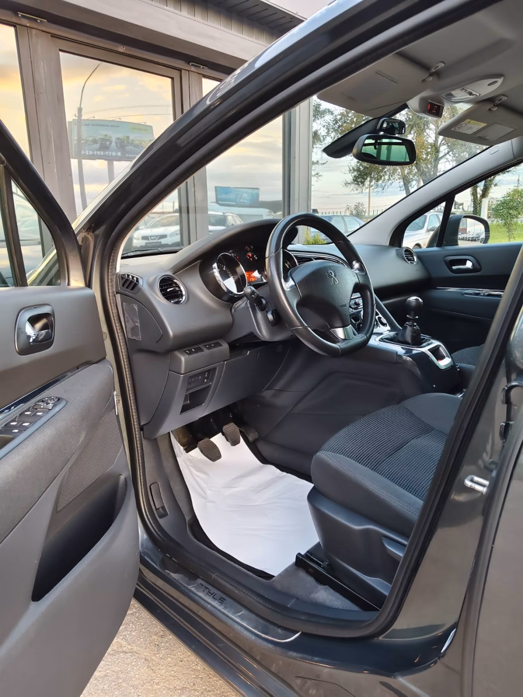 Peugeot 5008 фото 9