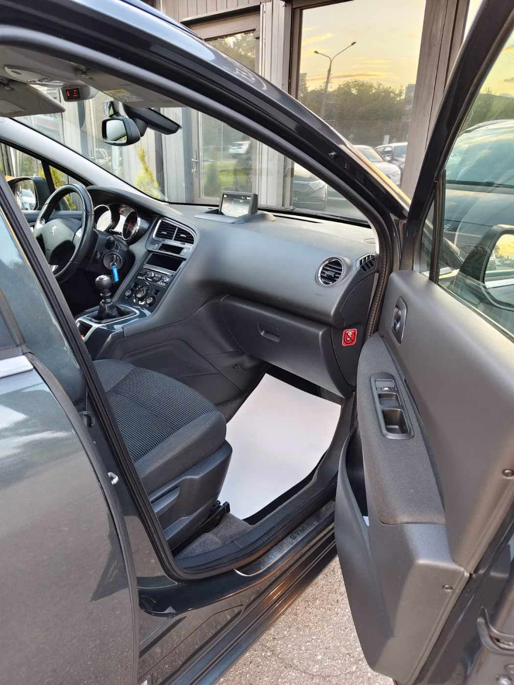 Peugeot 5008 фото 15