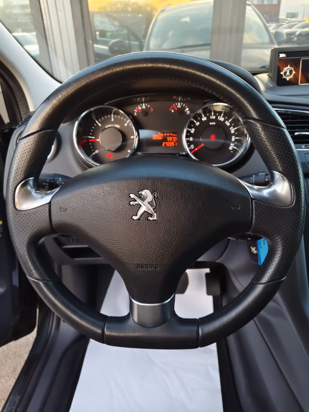 Peugeot 5008 фото 10