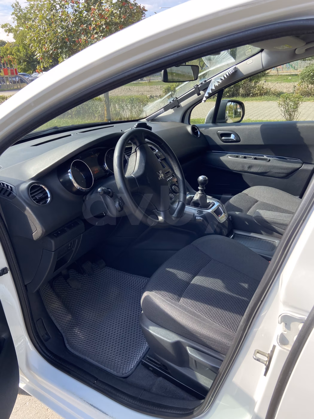 Peugeot 5008 фото 10