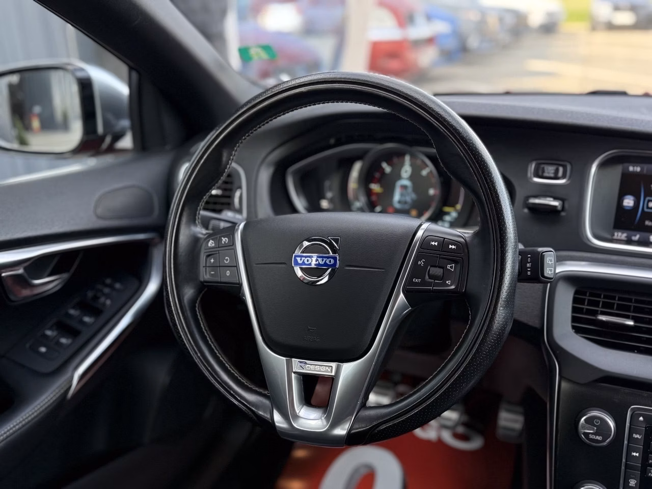 Volvo V40 фото 8