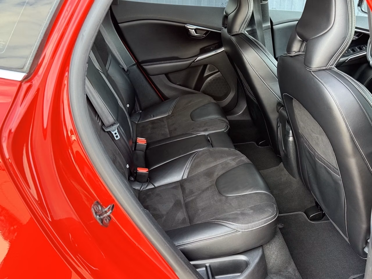 Volvo V40 фото 19