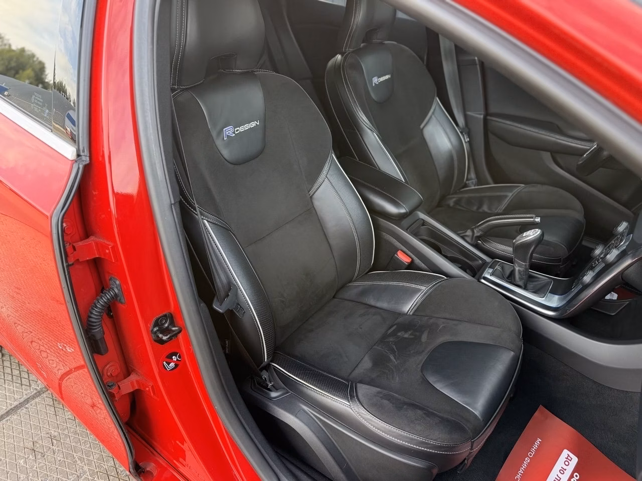 Volvo V40 фото 17