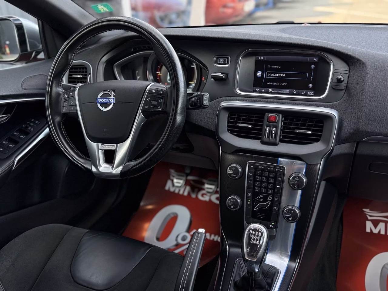 Volvo V40 фото 9