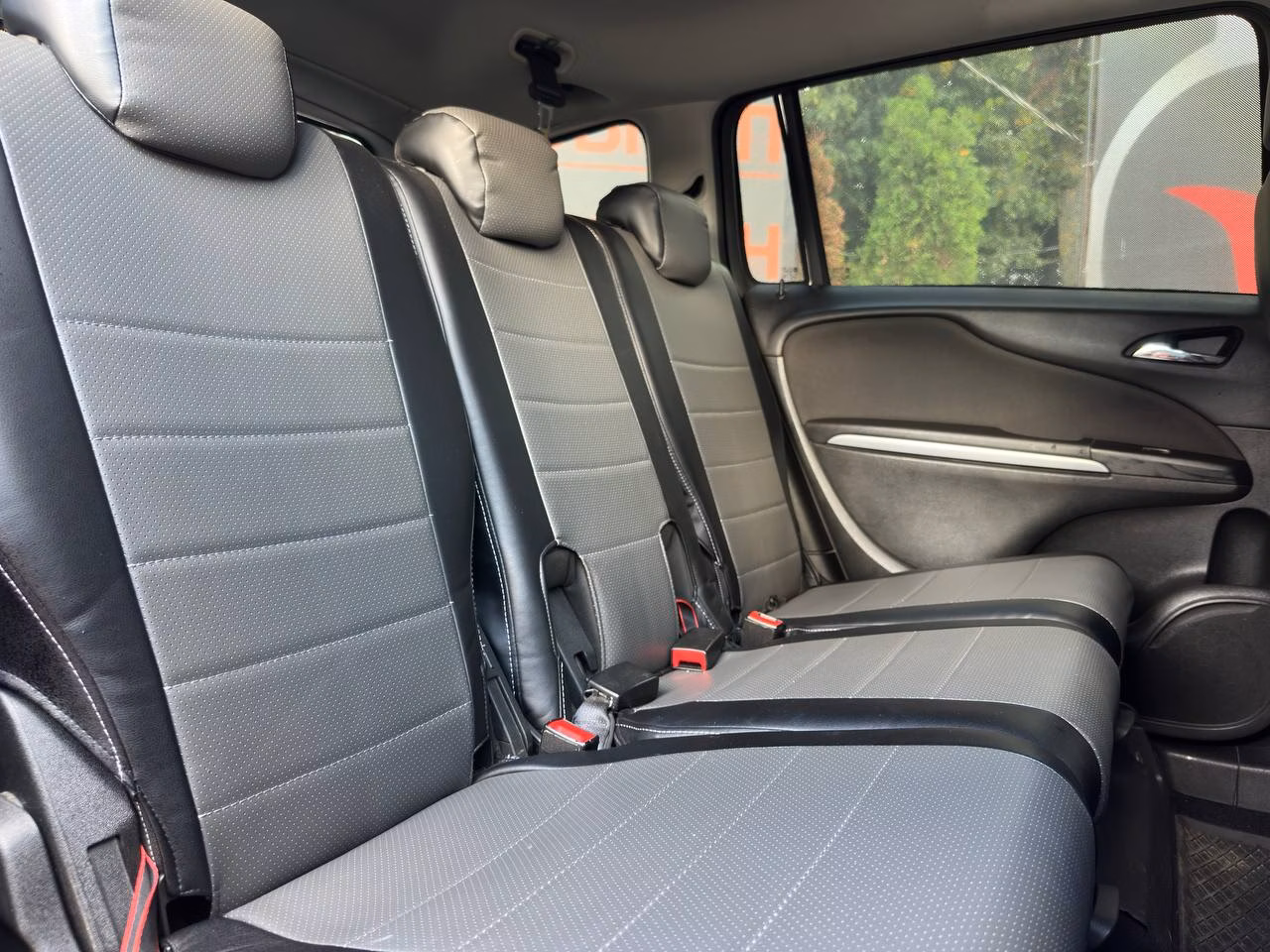 Opel Zafira фото 8