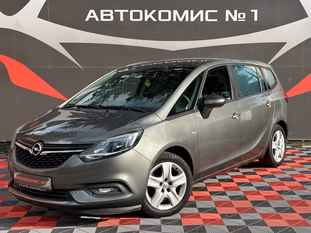Opel Zafira фото 2
