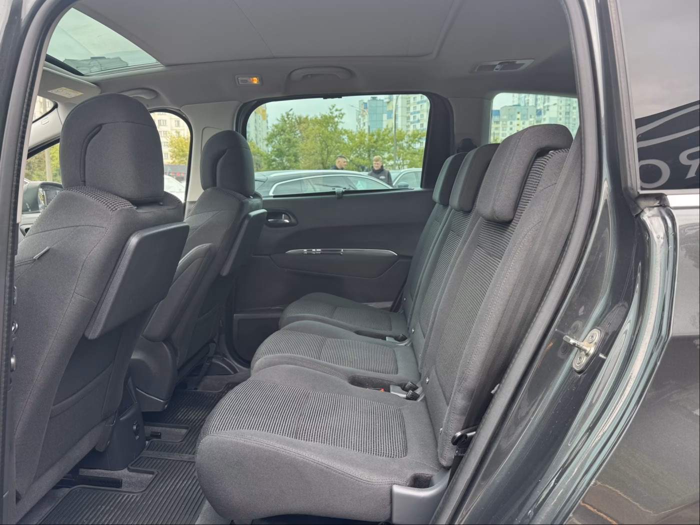 Peugeot 5008 фото 16