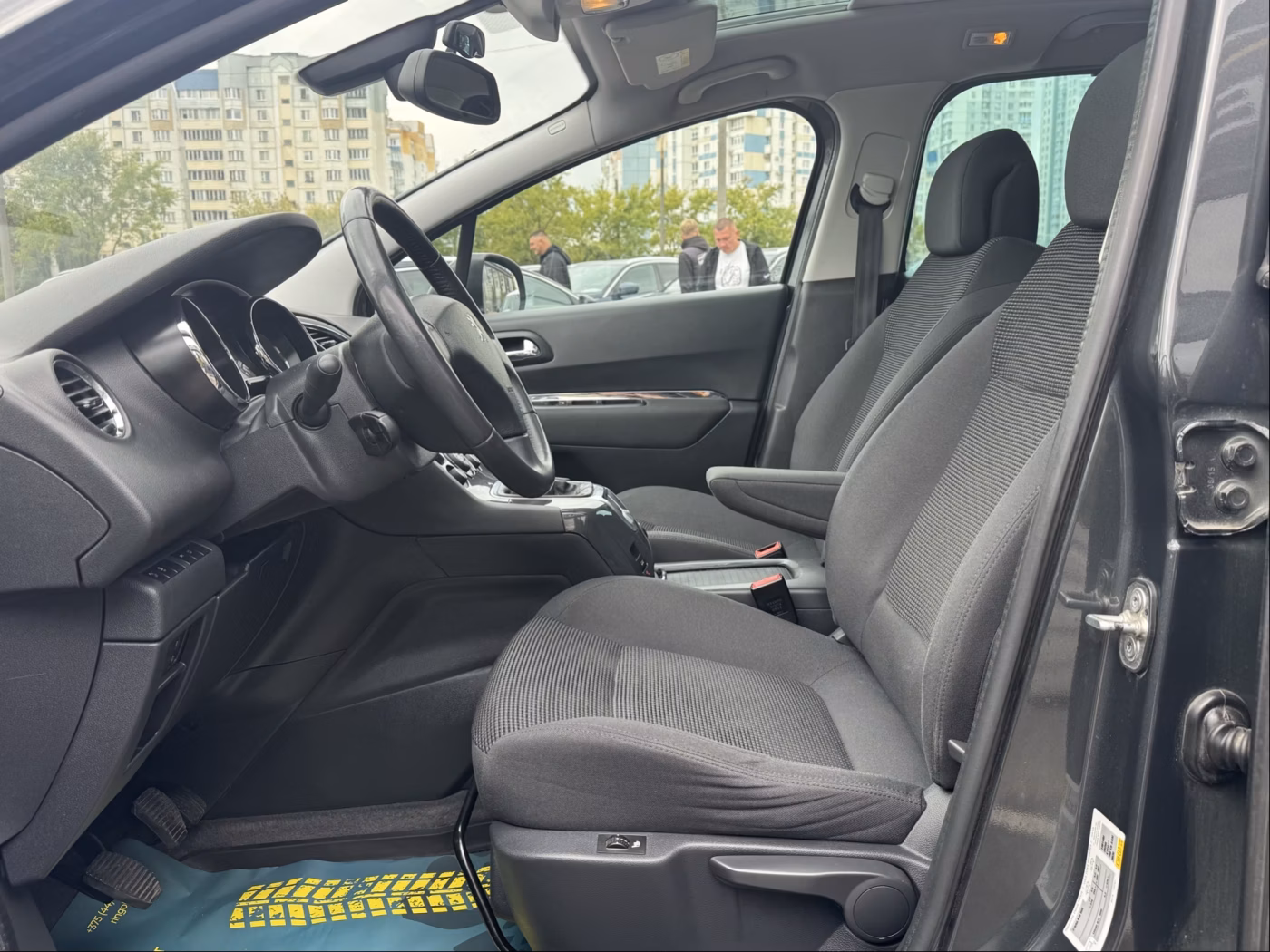 Peugeot 5008 фото 10