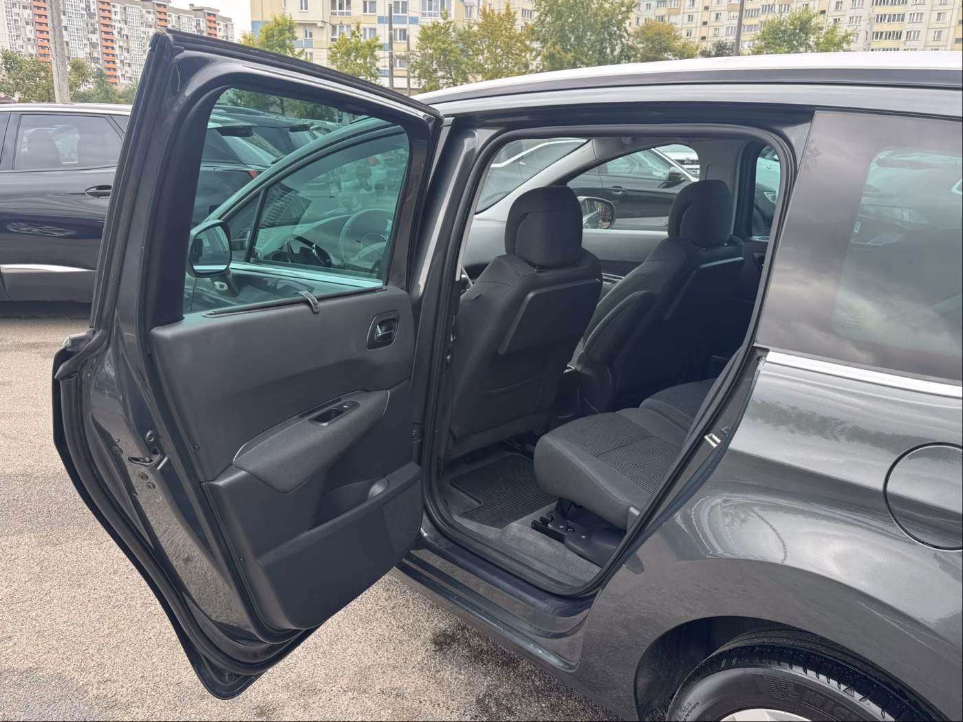 Peugeot 5008 фото 11