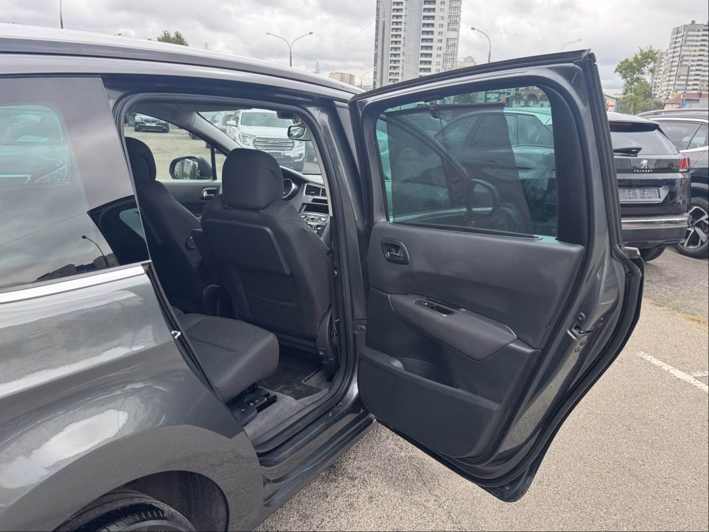 Peugeot 5008 фото 15