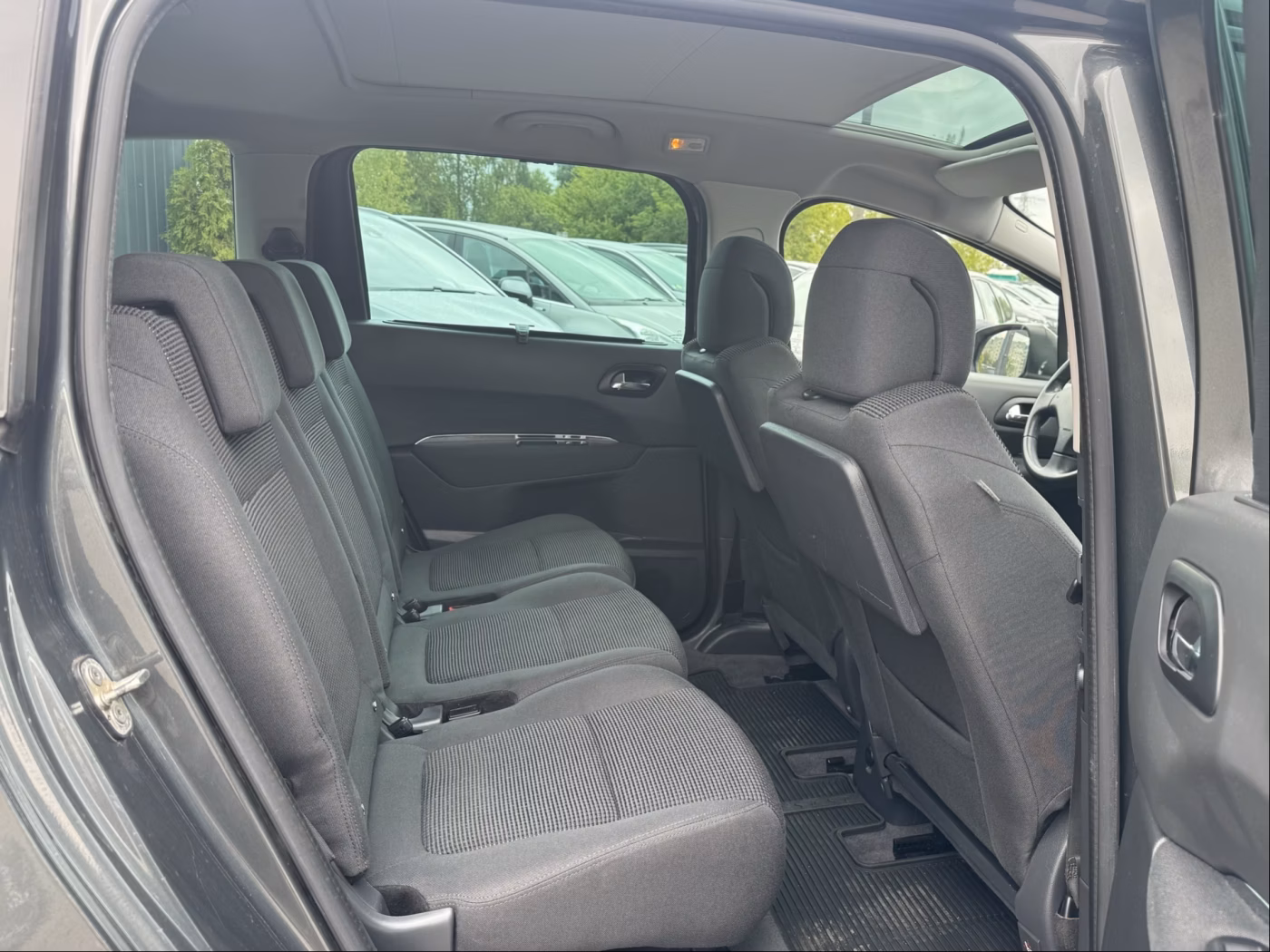 Peugeot 5008 фото 12