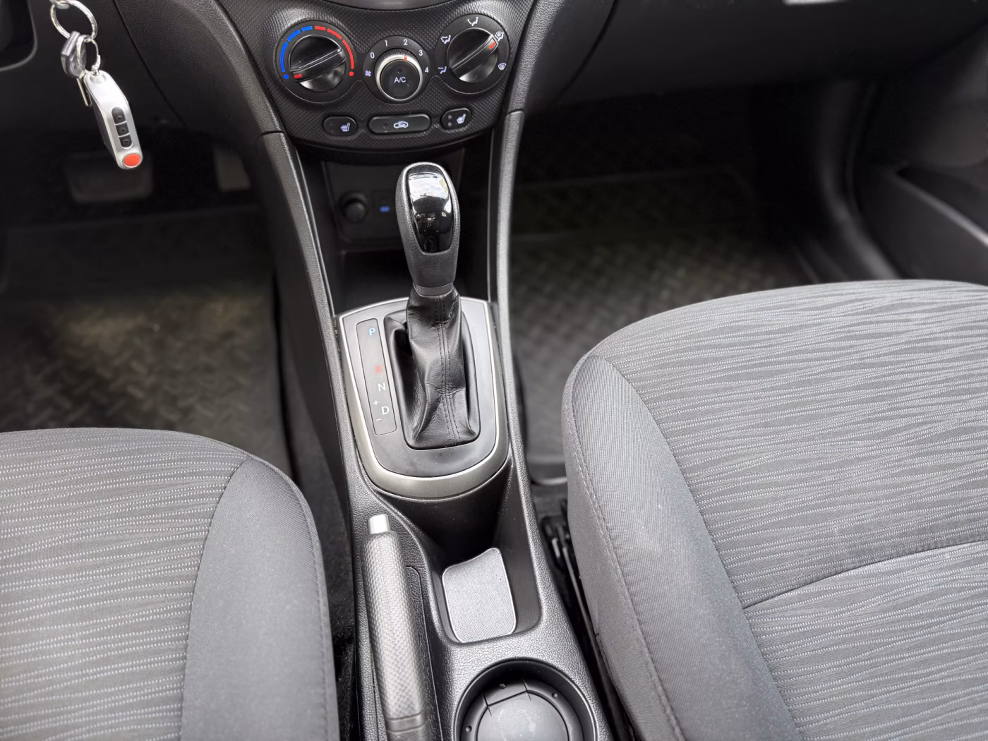 Hyundai Solaris фото 13