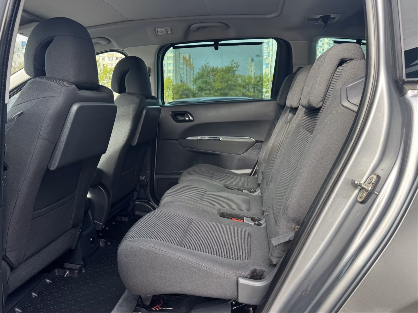 Peugeot 5008 фото 10