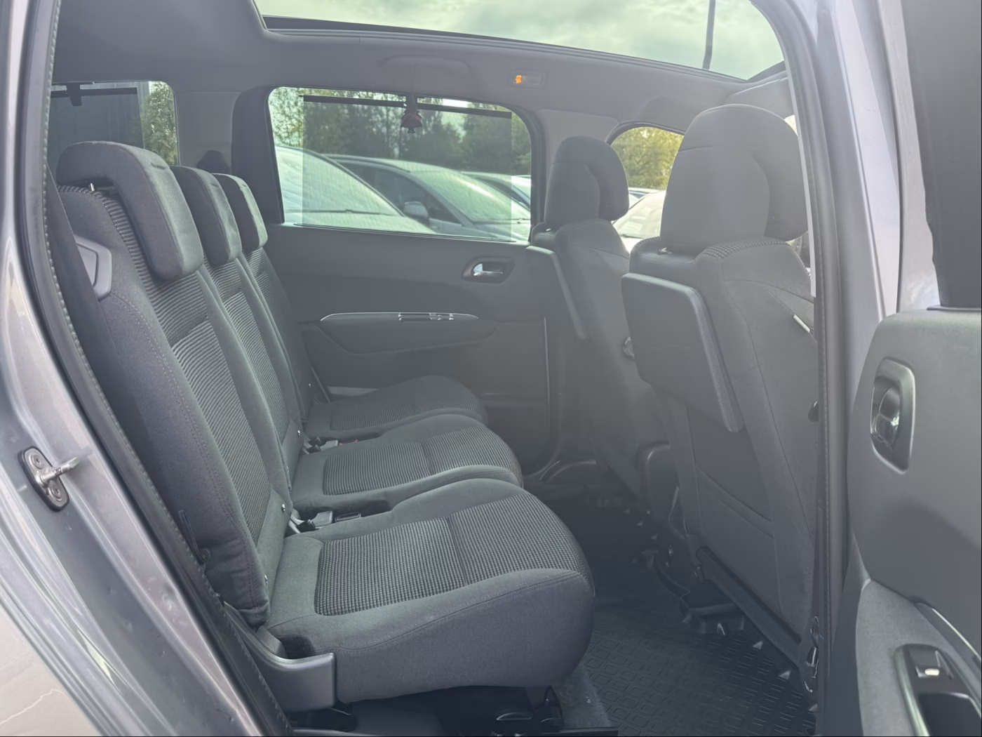 Peugeot 5008 фото 15