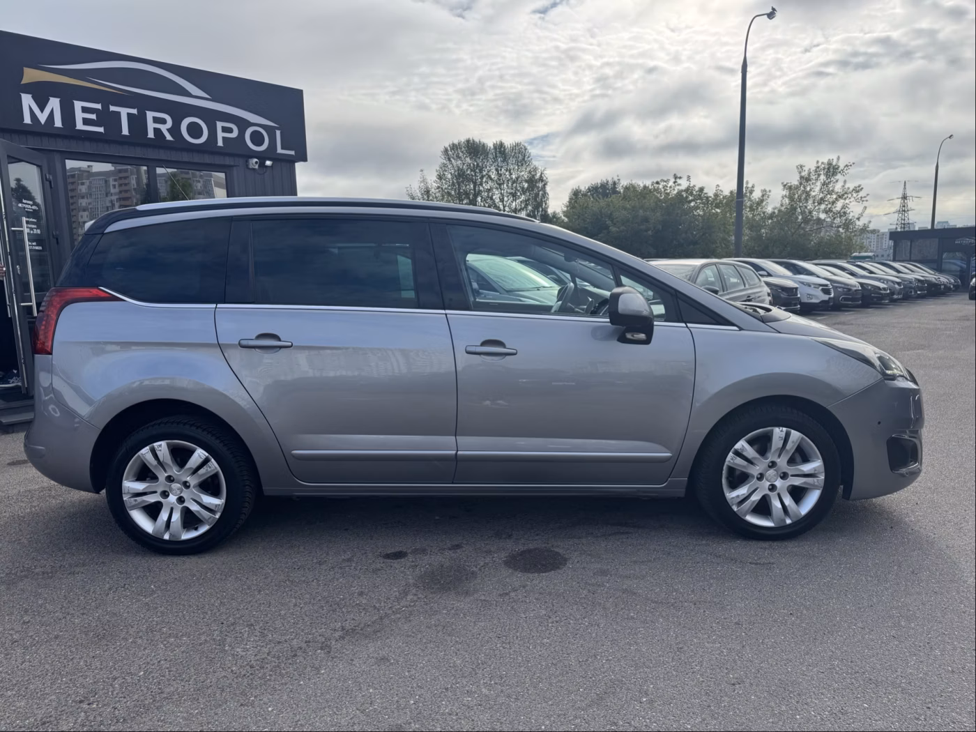 Peugeot 5008 фото 6