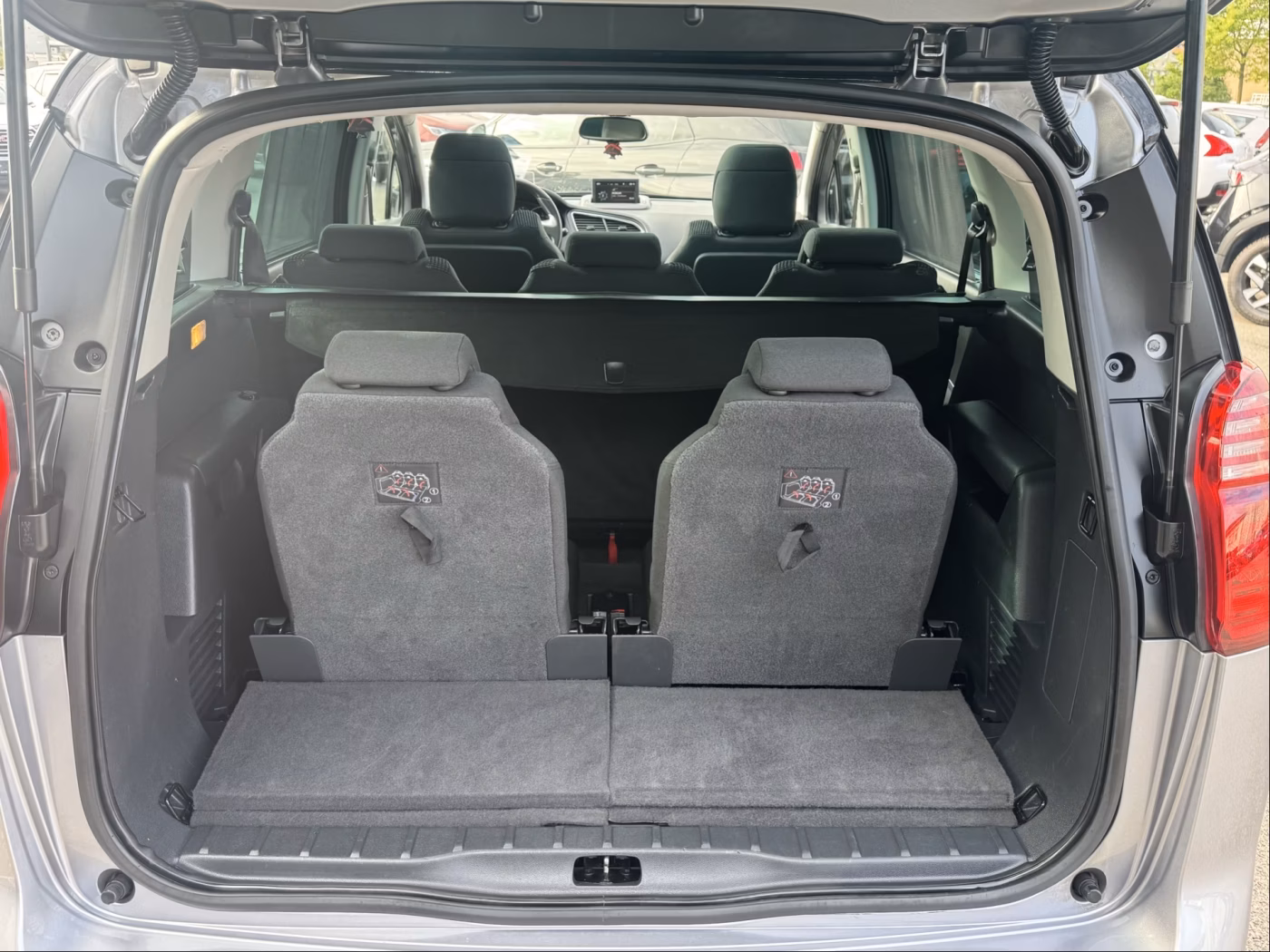 Peugeot 5008 фото 12
