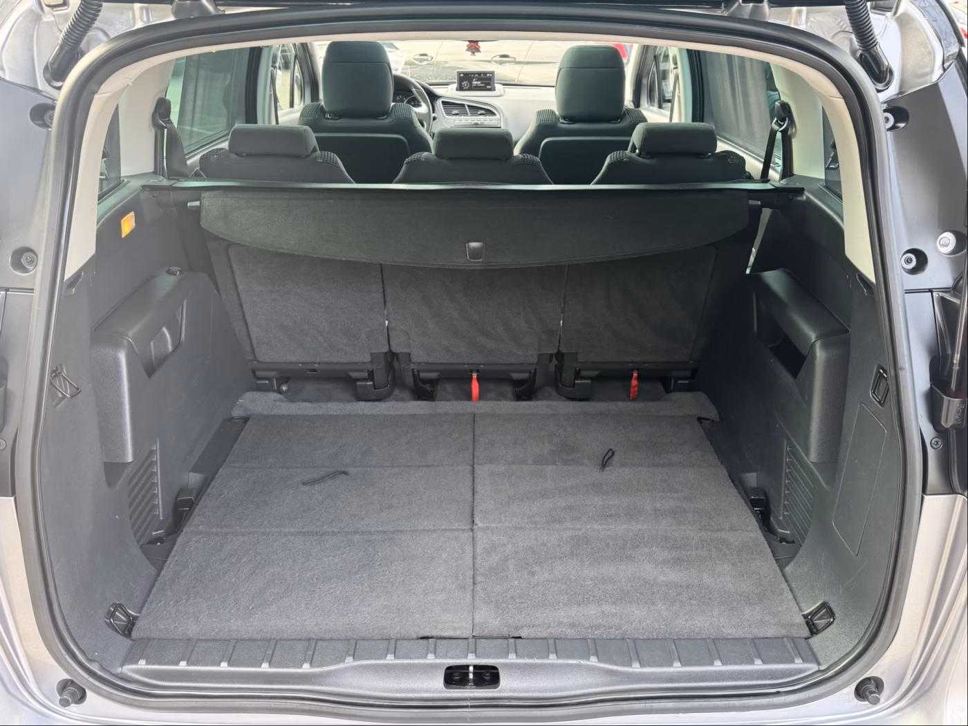 Peugeot 5008 фото 13