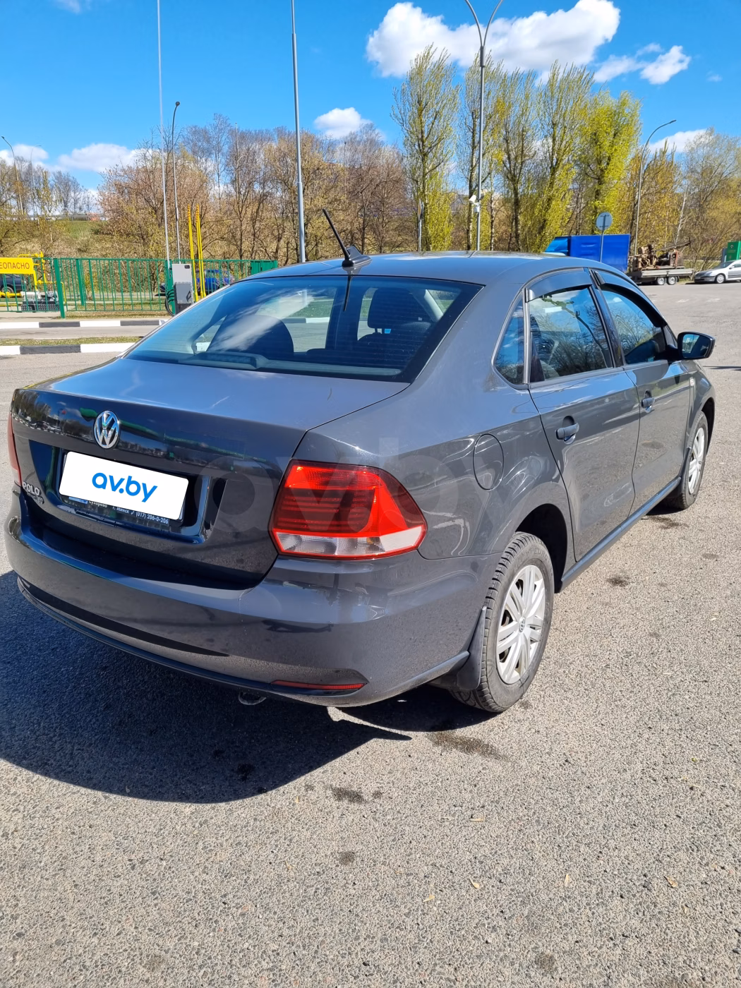 Volkswagen Polo Sedan фото 4