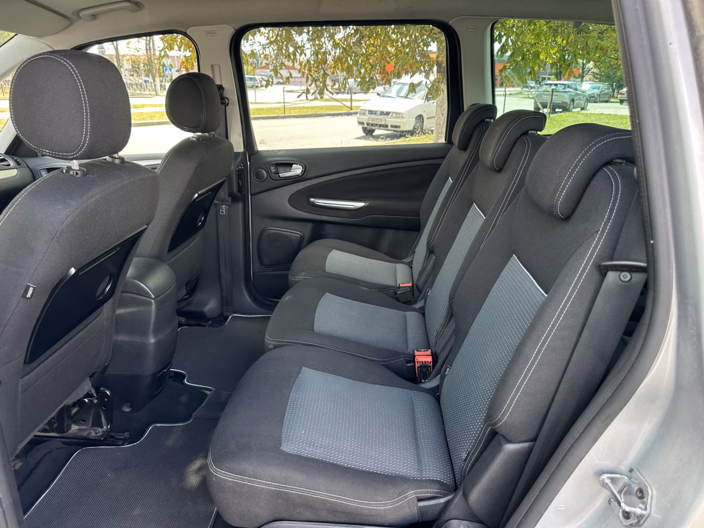 Ford Galaxy фото 9