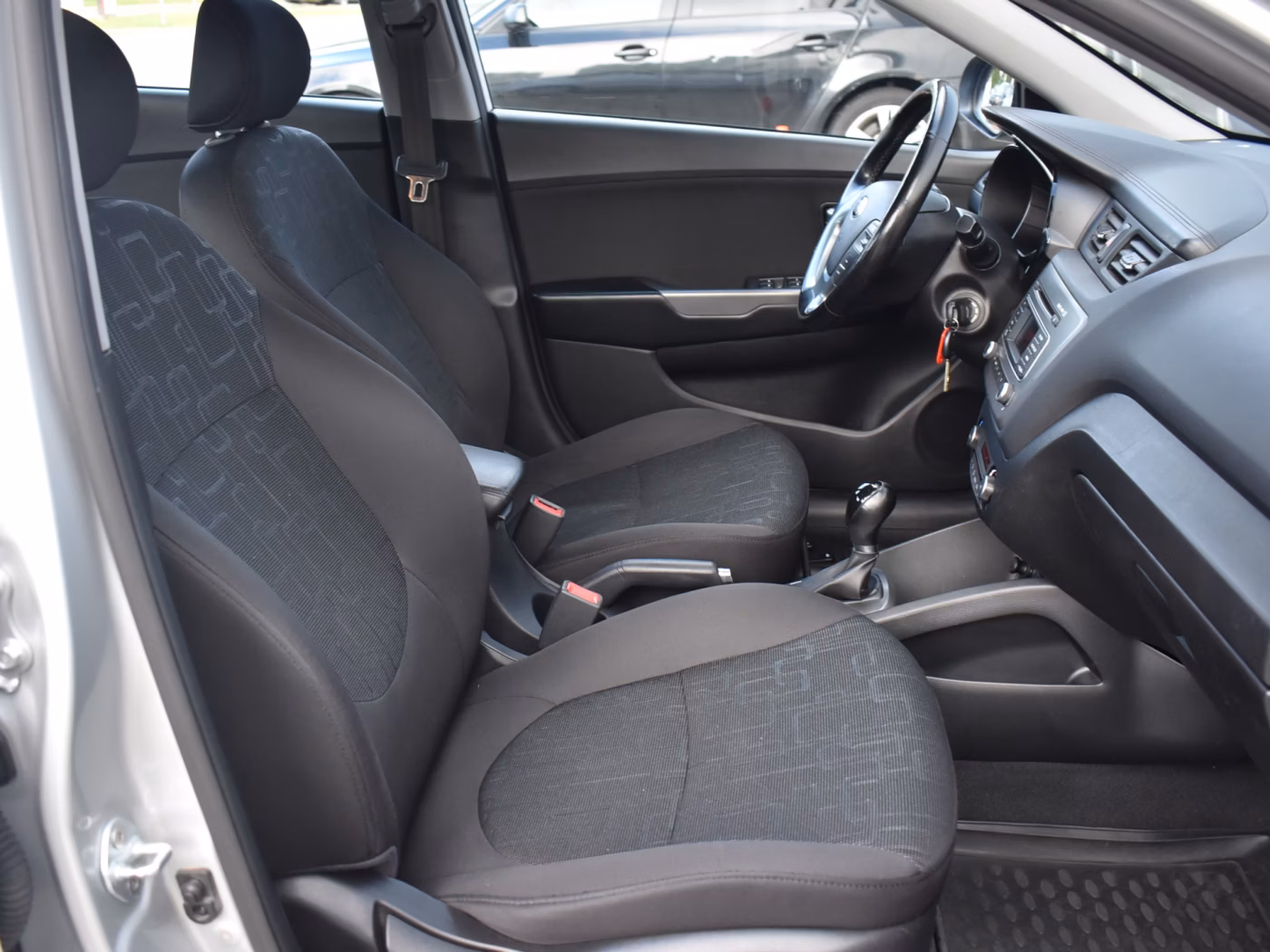 Kia Rio фото 10