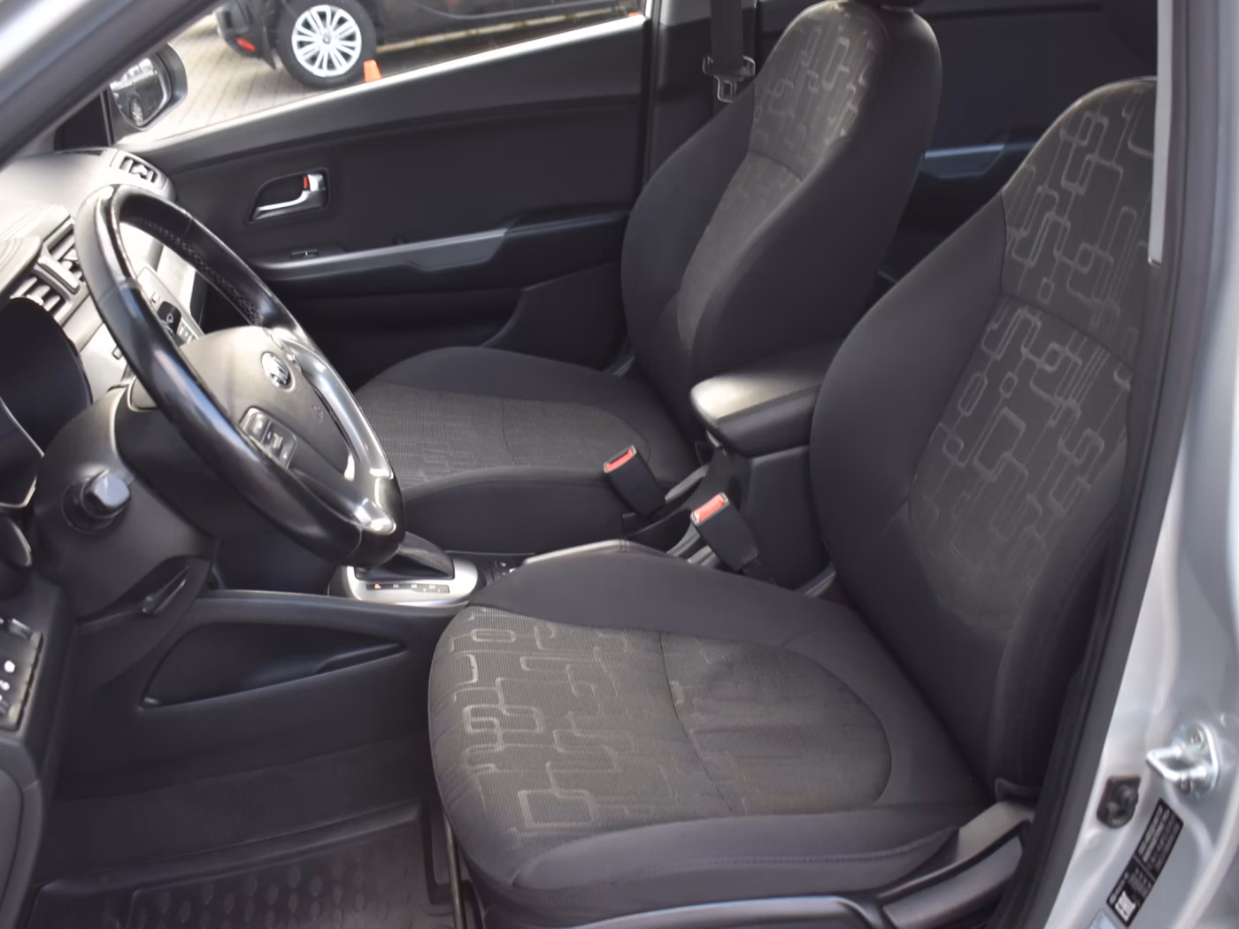 Kia Rio фото 12