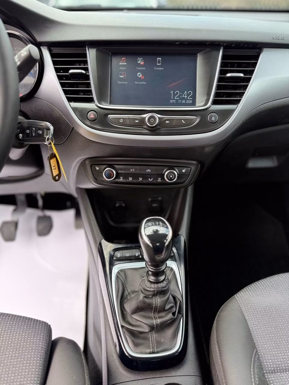 Opel Crossland X фото 11