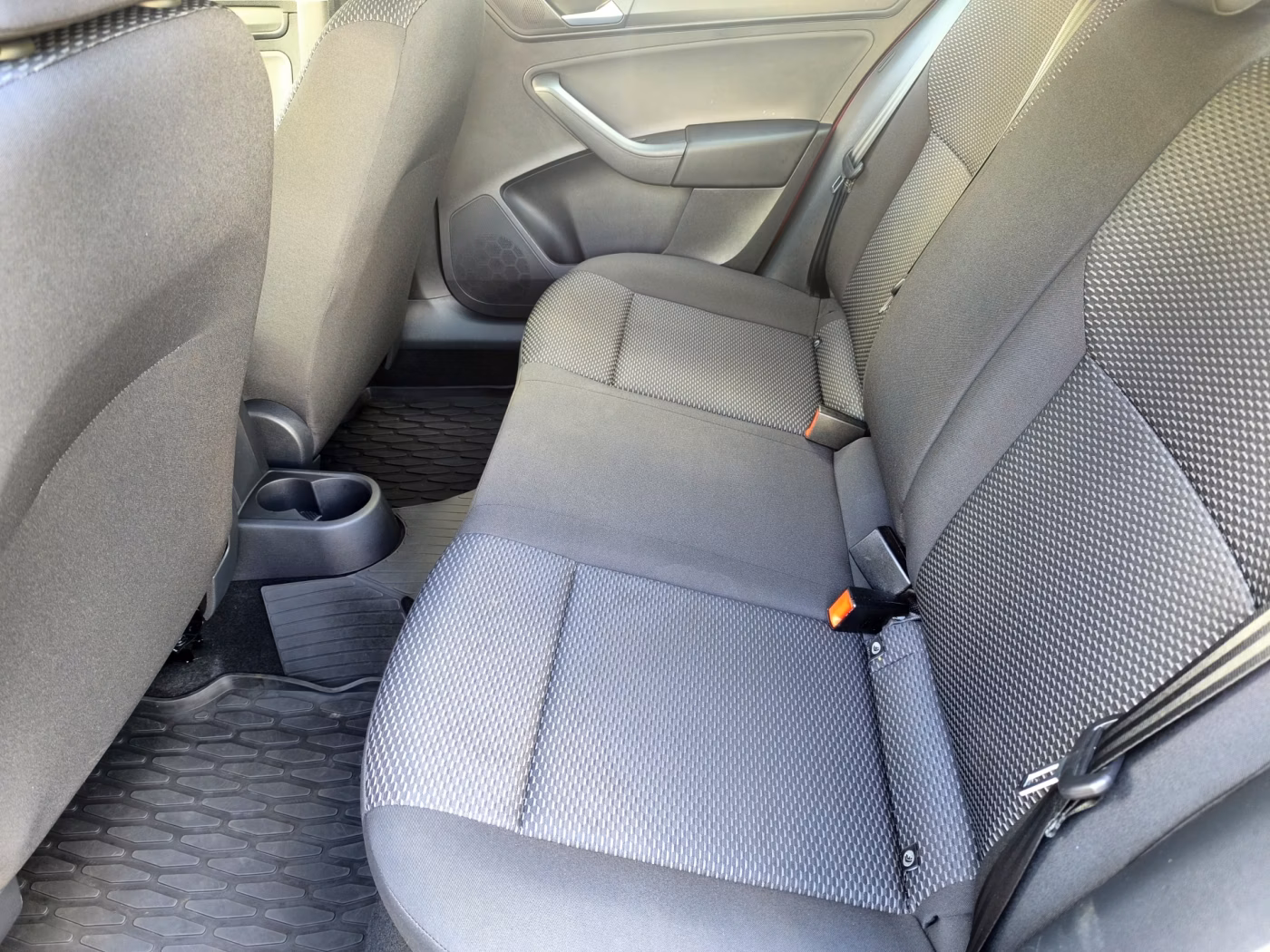 Volkswagen Polo Sedan фото 10