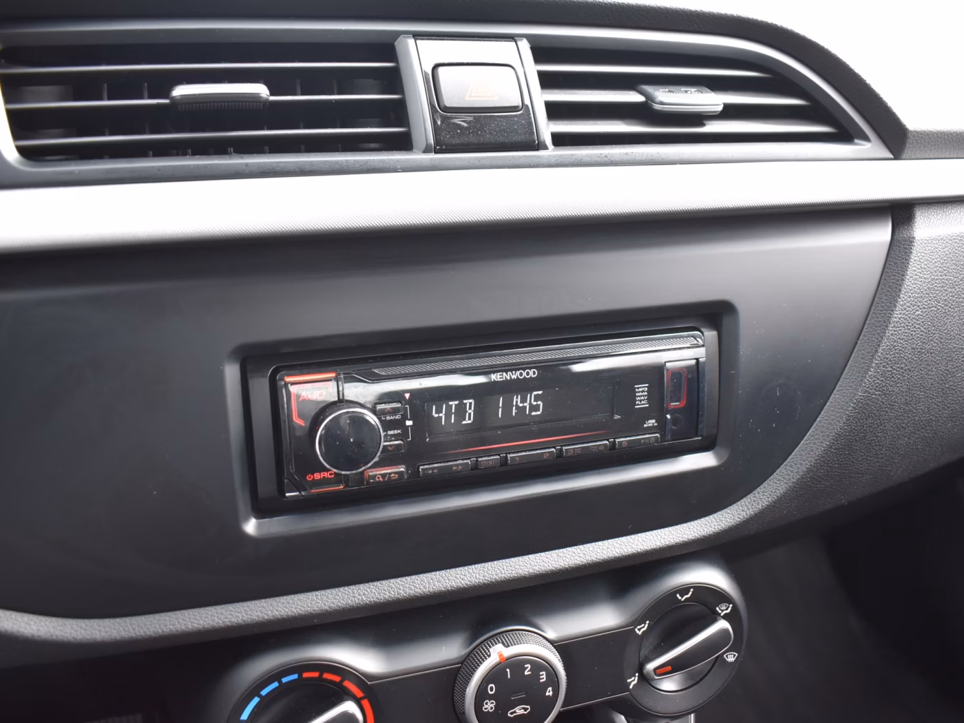 Kia Rio фото 16