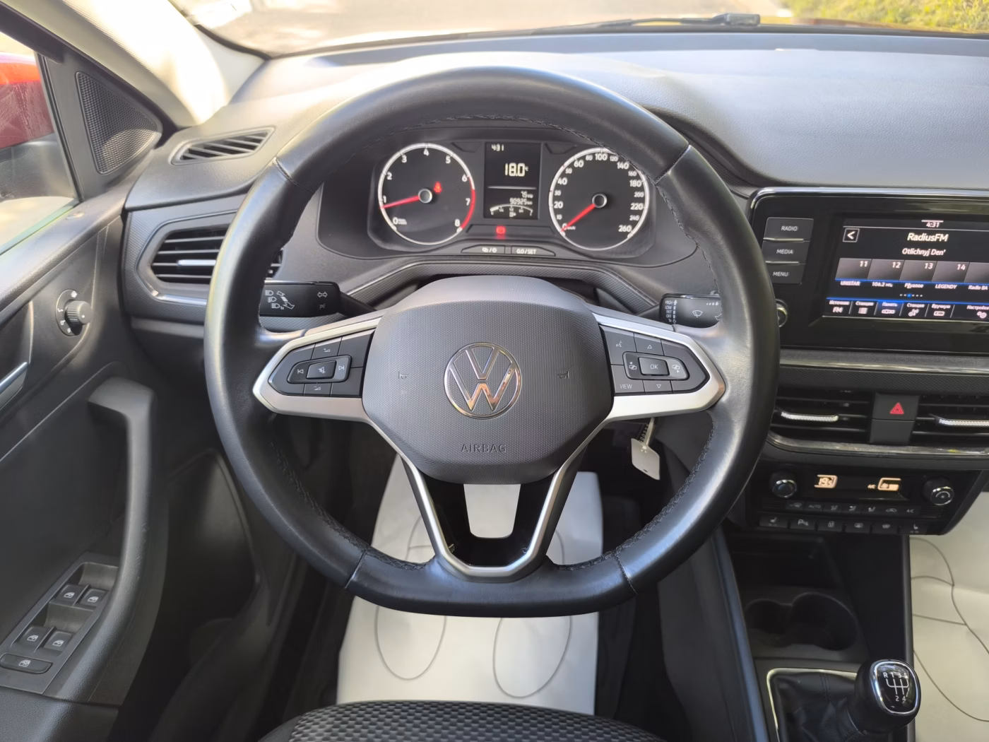 Volkswagen Polo Sedan фото 14