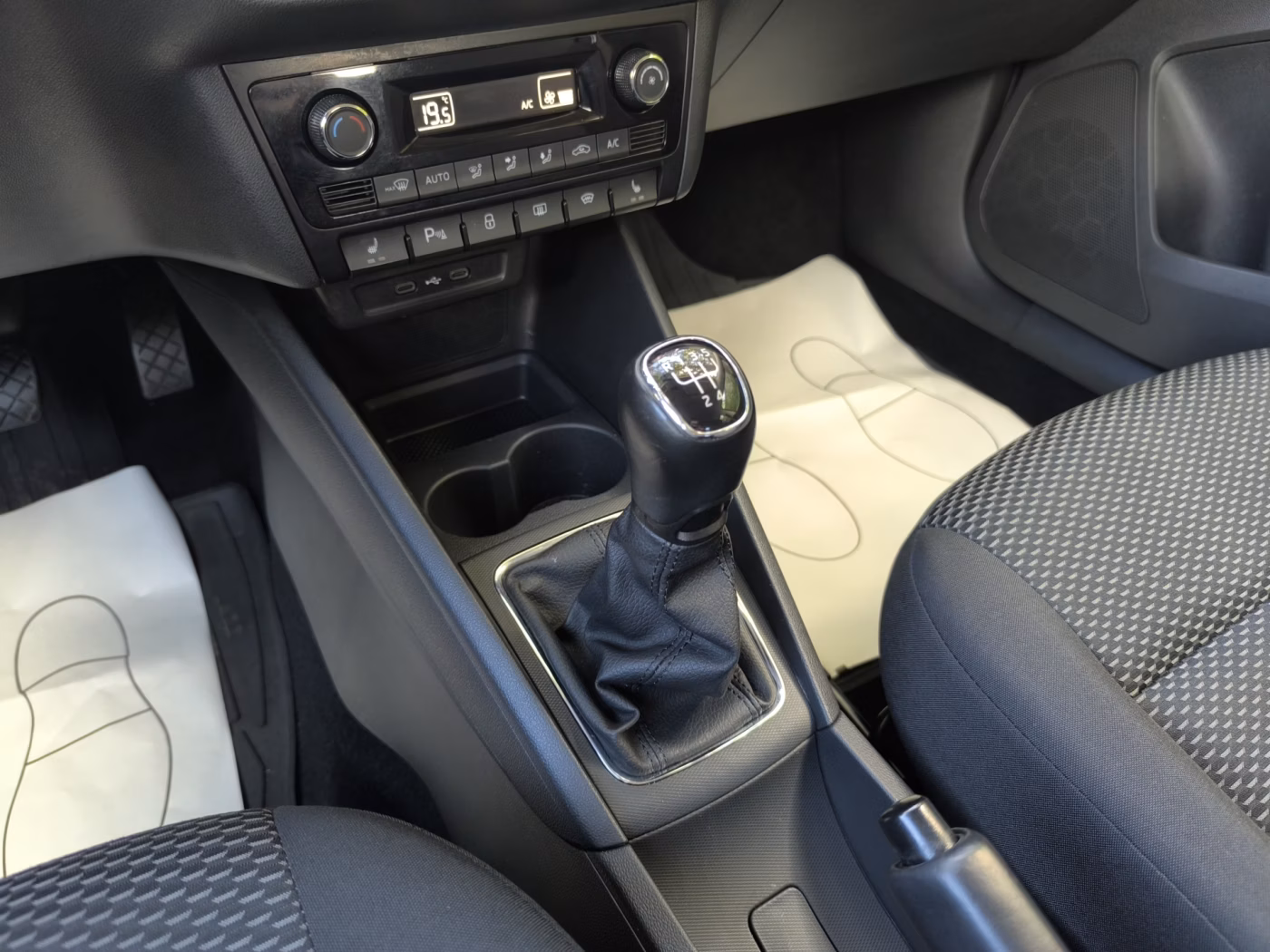 Volkswagen Polo Sedan фото 16