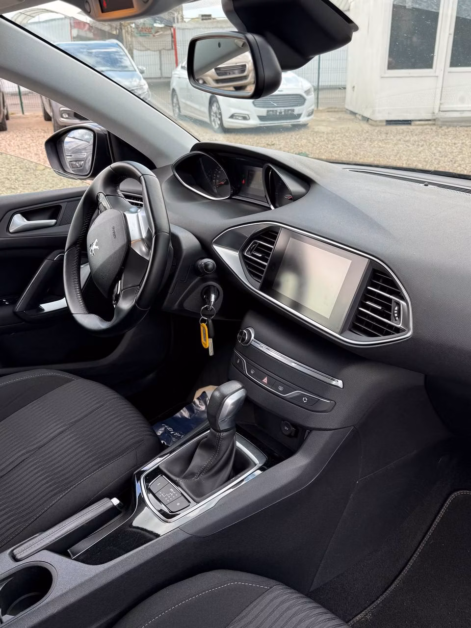 Peugeot 308 фото 9