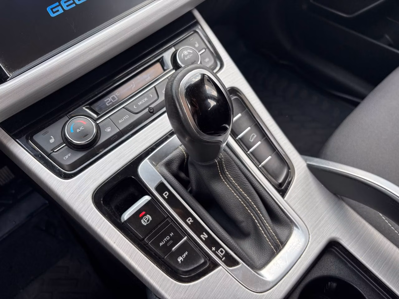 Geely Atlas фото 14