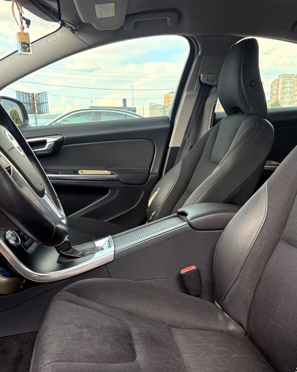 Volvo S60 фото 9