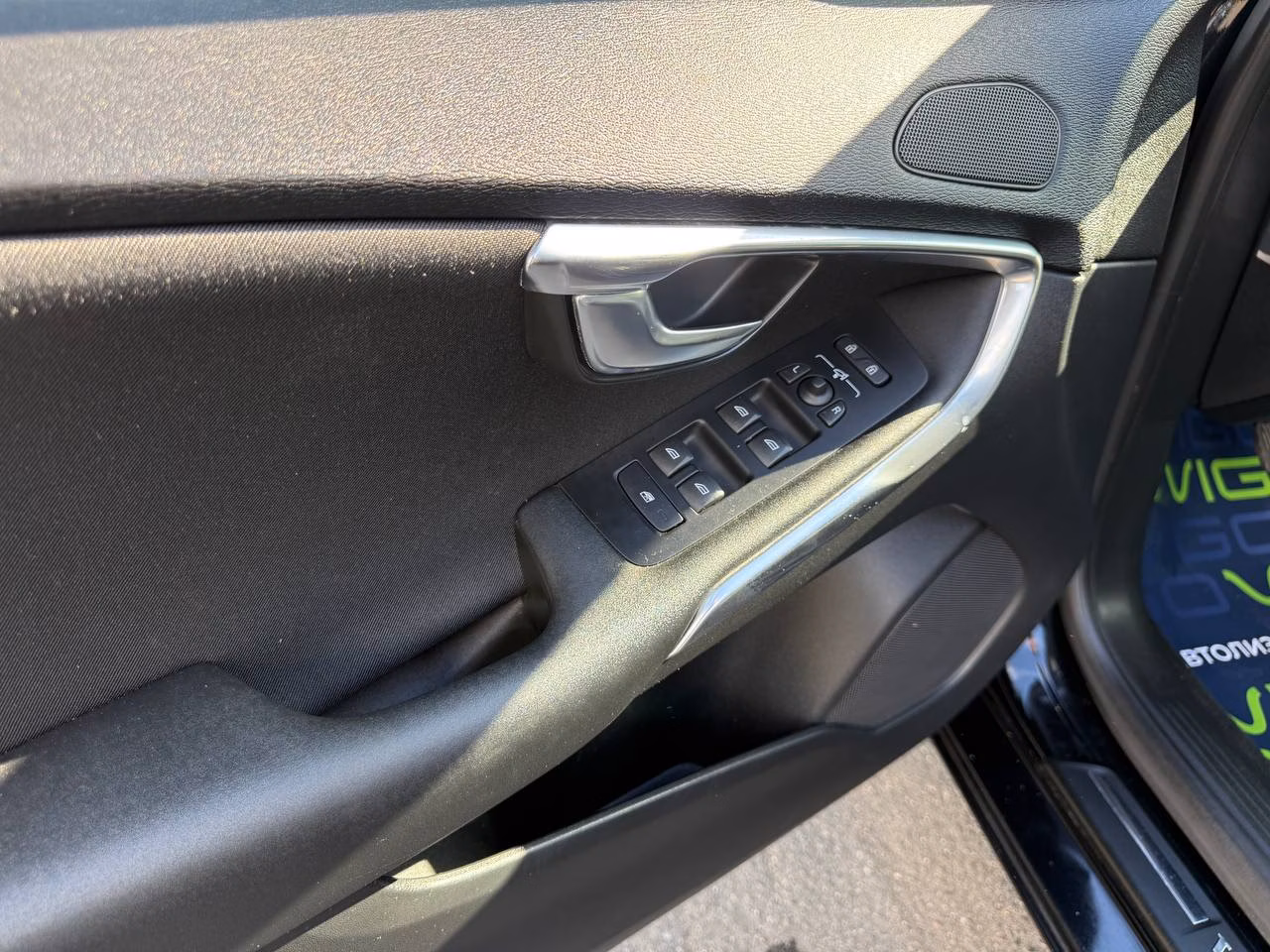 Volvo V40 фото 11
