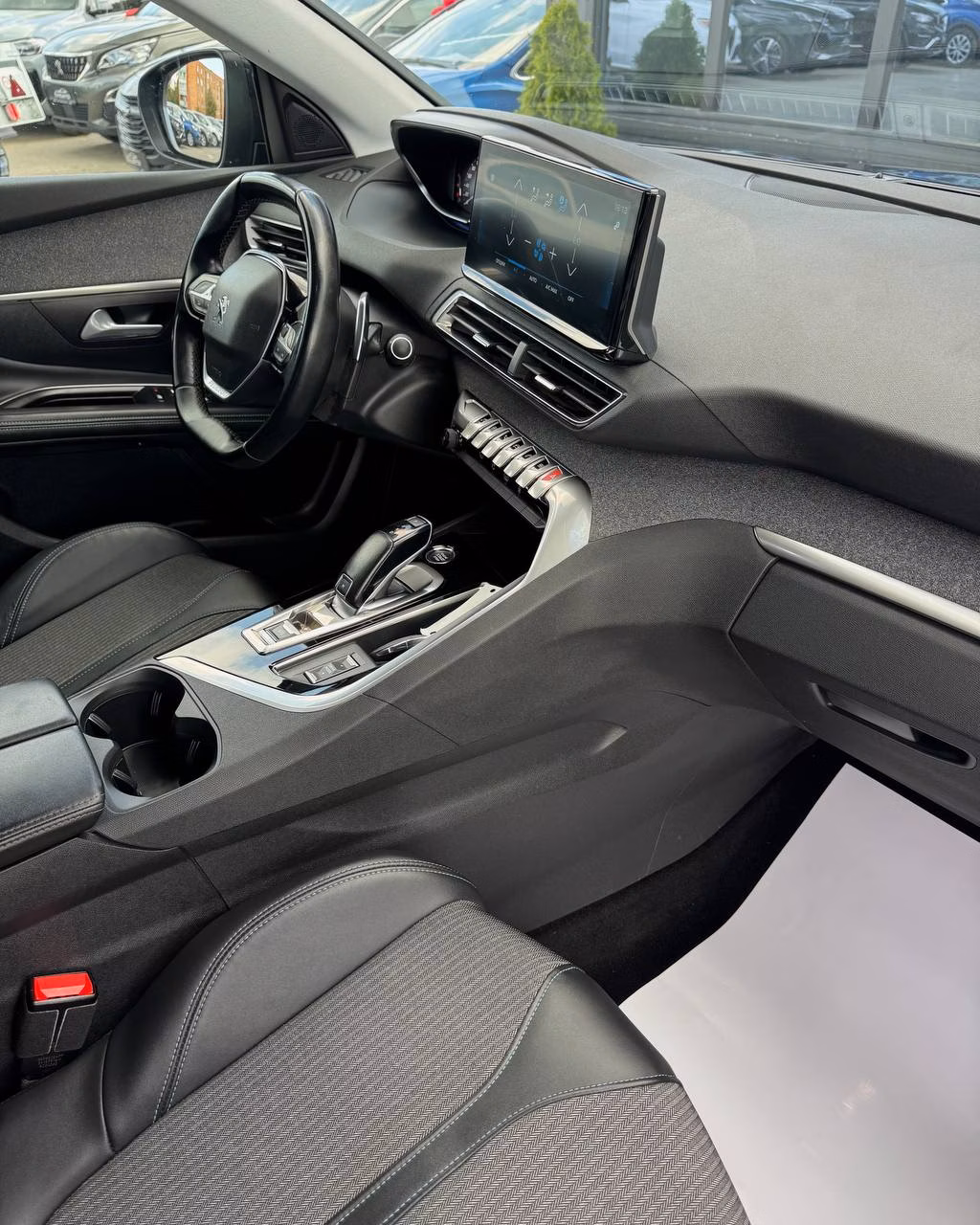 Peugeot 5008 фото 12